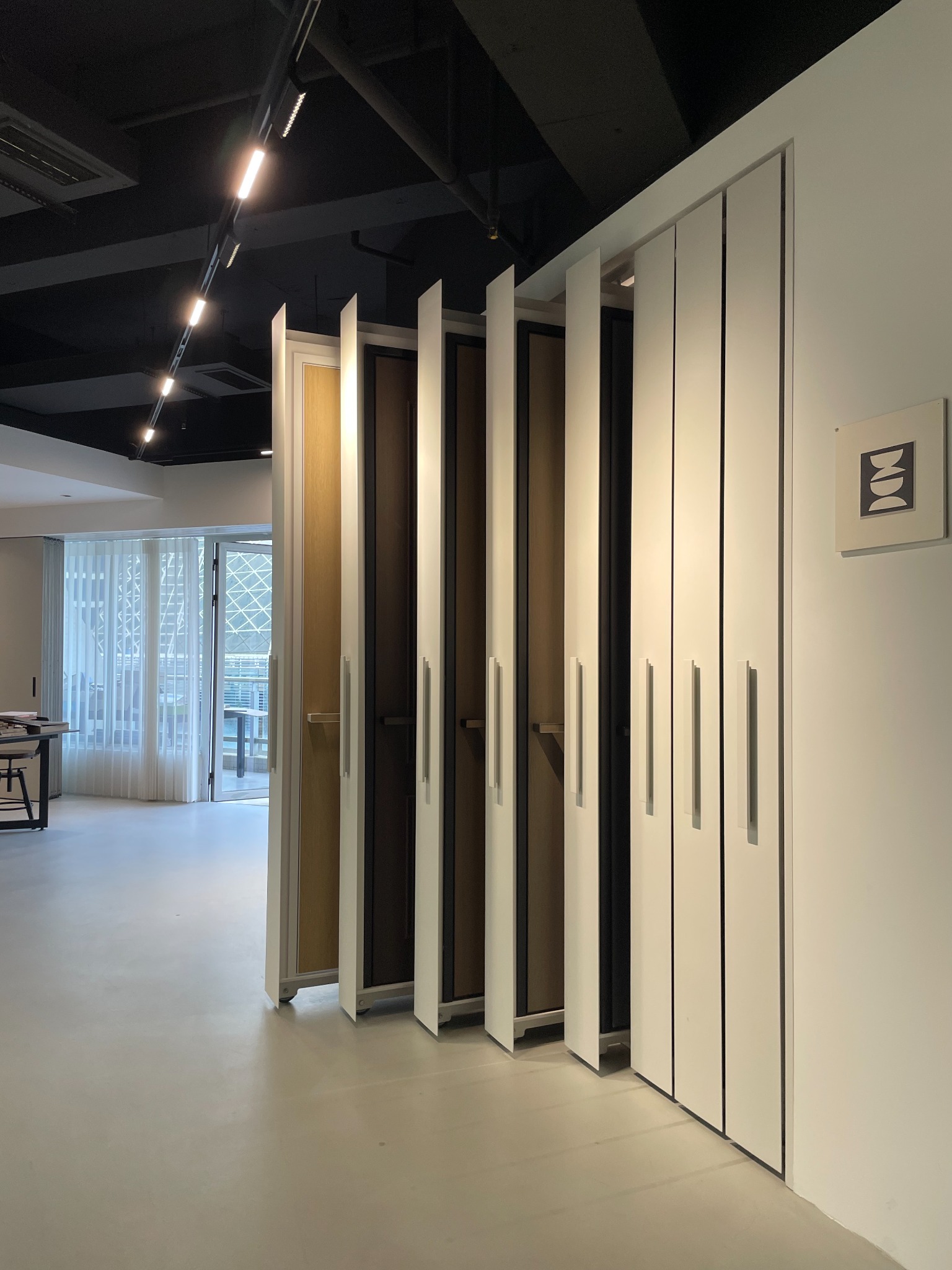 Aluminum-wood doors